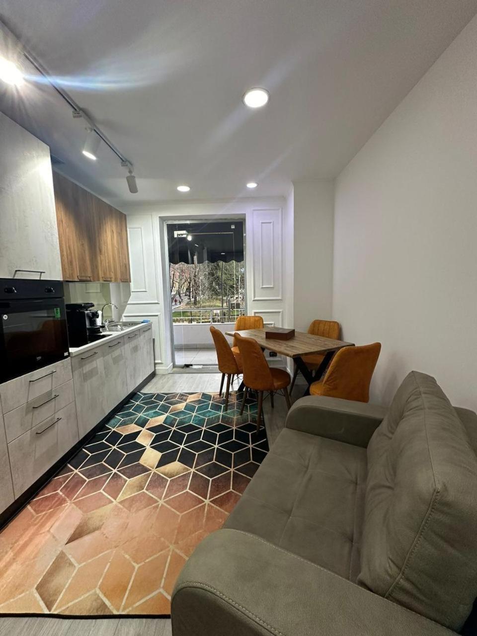 Park View Central Apartment Tiranë Ngoại thất bức ảnh