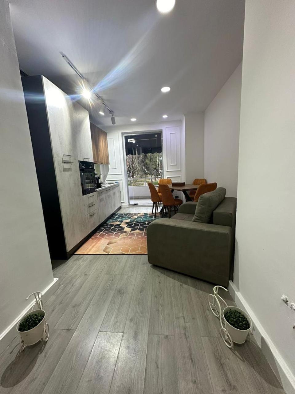 Park View Central Apartment Tiranë Ngoại thất bức ảnh